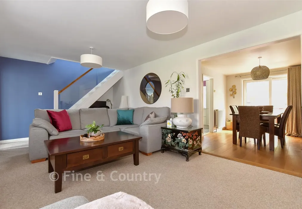 Lounge - Place Road, Cowes, Isle of Wight - Wards of Kent