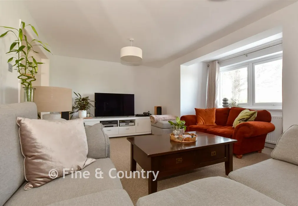 Lounge - Place Road, Cowes, Isle of Wight - Wards of Kent