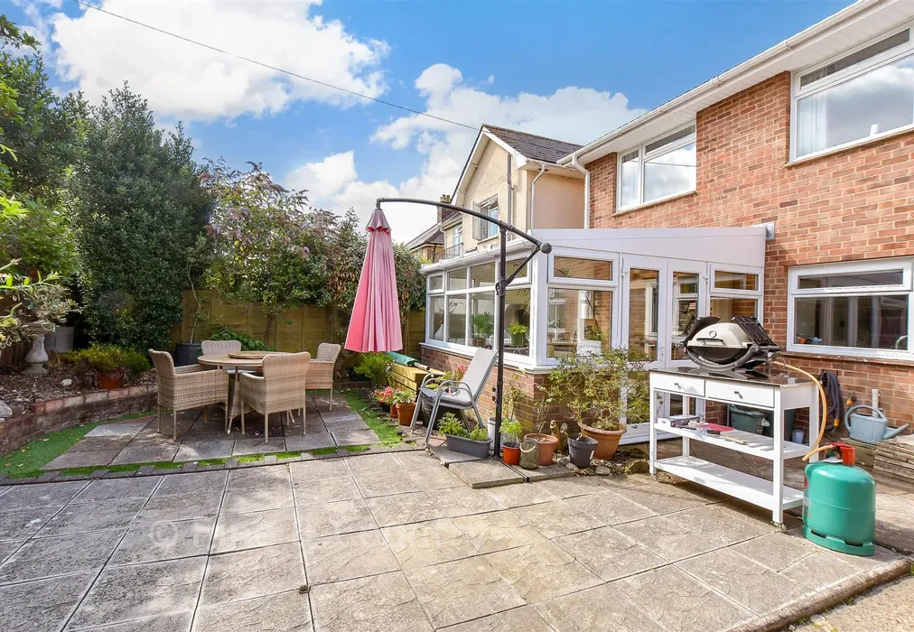 Rear Garden - Place Road, Cowes, Isle of Wight - Wards of Kent