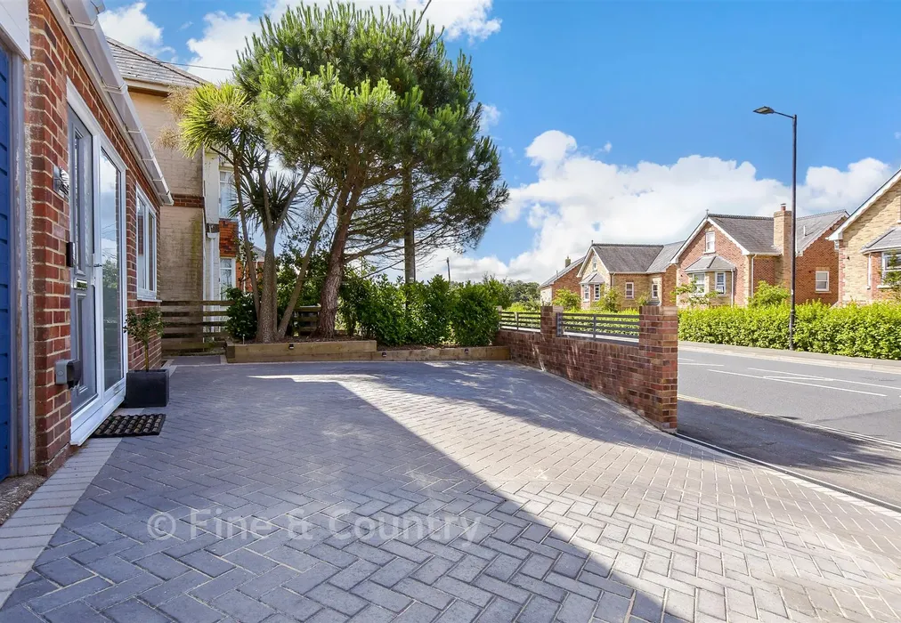 Driveway/Parking - Place Road, Cowes, Isle of Wight - Wards of Kent