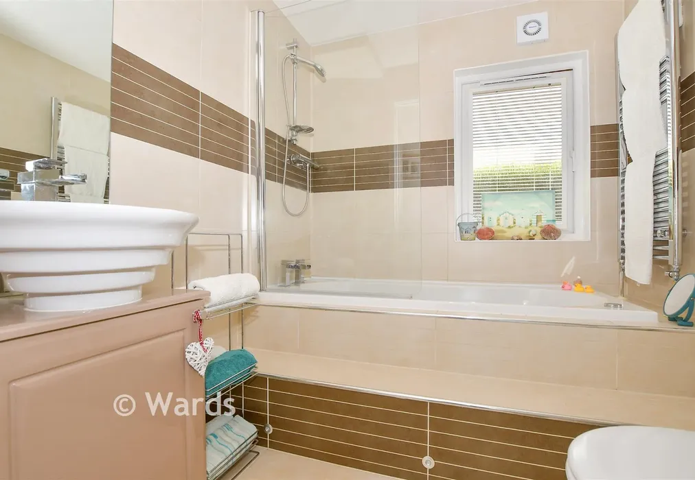 Bathroom - Wateringbury Road, East Malling, Kent - Wards of Kent