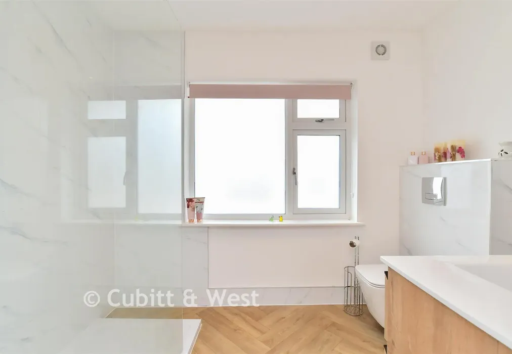 En-Suite Shower Room - Ring Road, Lancing, West Sussex - Wards of Kent