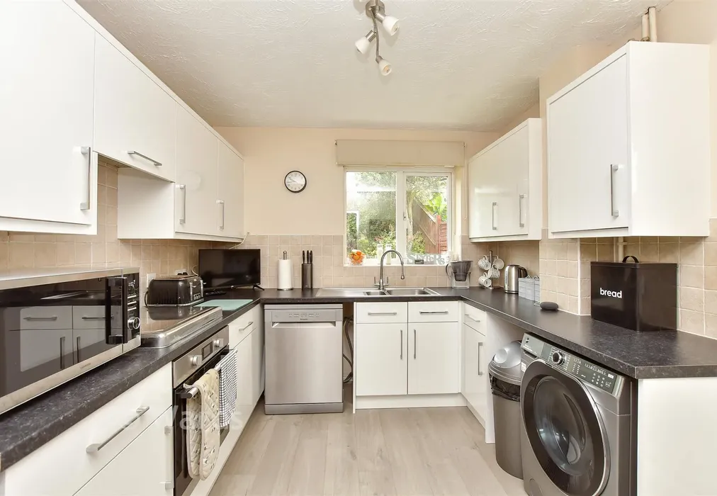 Kitchen - Recreation Way, Sittingbourne, Kent - Wards of Kent
