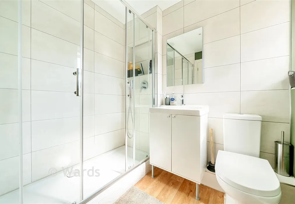 N Bathroom - Barn Meadow, Staplehurst, Kent - Wards of Kent