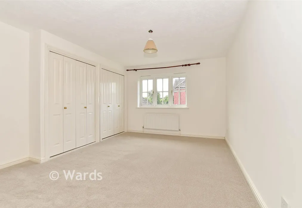 Bedroom 1 - Barn Meadow, Staplehurst, Kent - Wards of Kent