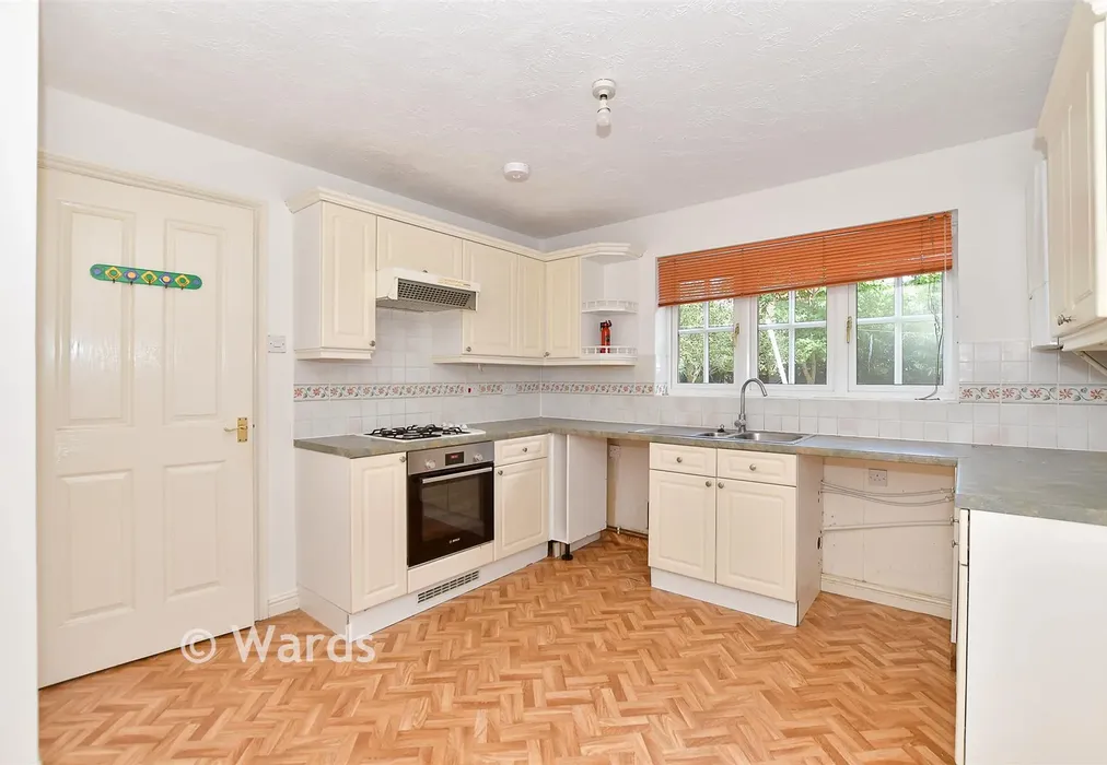 Kitchen - Barn Meadow, Staplehurst, Kent - Wards of Kent