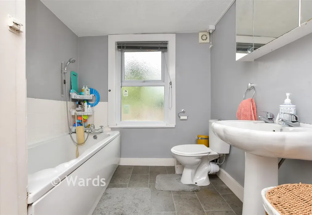 Bathroom - Margate Road, Ramsgate, Kent - Wards of Kent