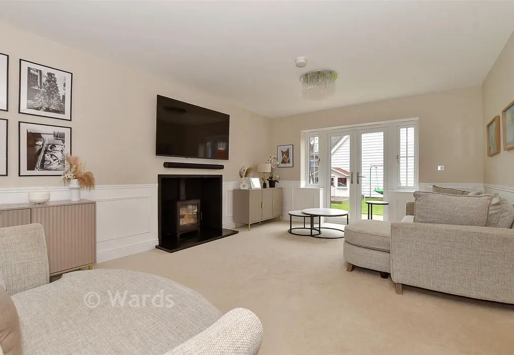 Lounge - Carpenters Lane, Hadlow, Tonbridge, Kent - Wards of Kent