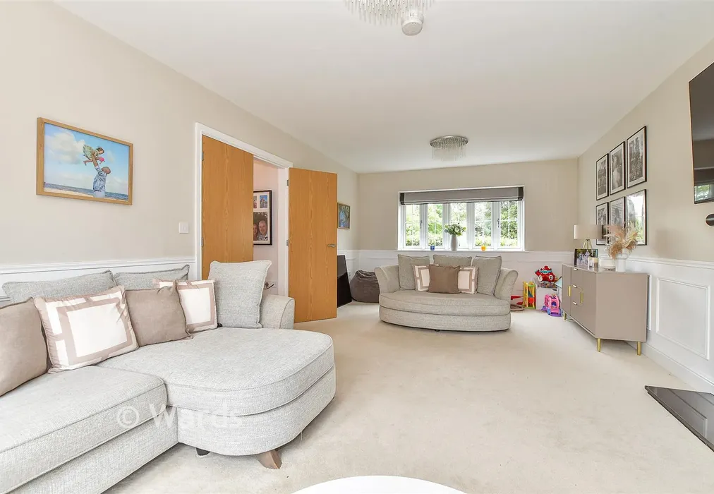 Lounge - Carpenters Lane, Hadlow, Tonbridge, Kent - Wards of Kent