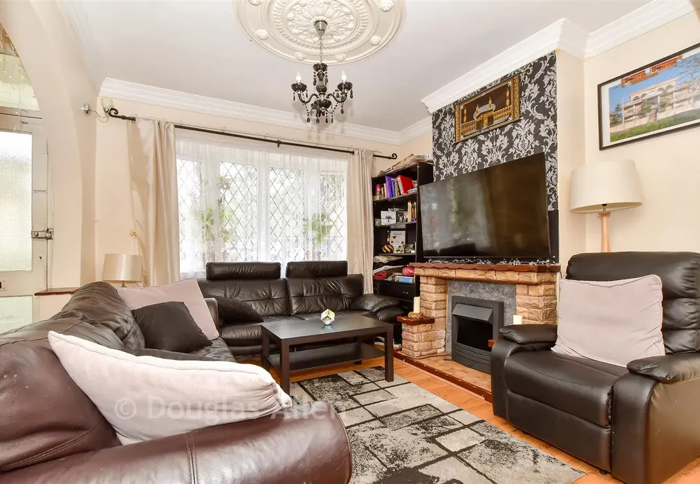 Lounge - Kitchener Road, Walthamstow - Wards of Kent