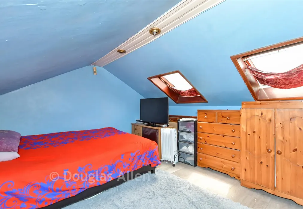 Loft Room - Kitchener Road, Walthamstow - Wards of Kent