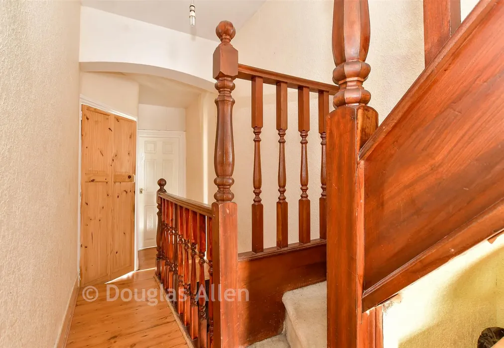 Landing - Kitchener Road, Walthamstow - Wards of Kent