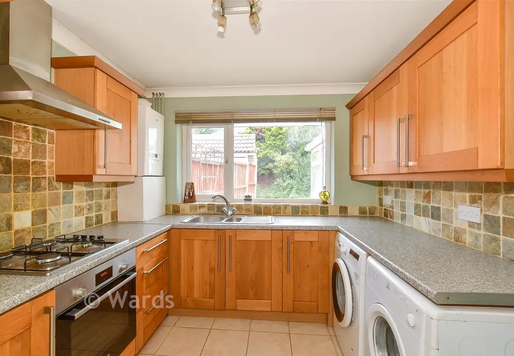 Kitchen - Hampton Gardens, Herne Bay, Kent - Wards of Kent