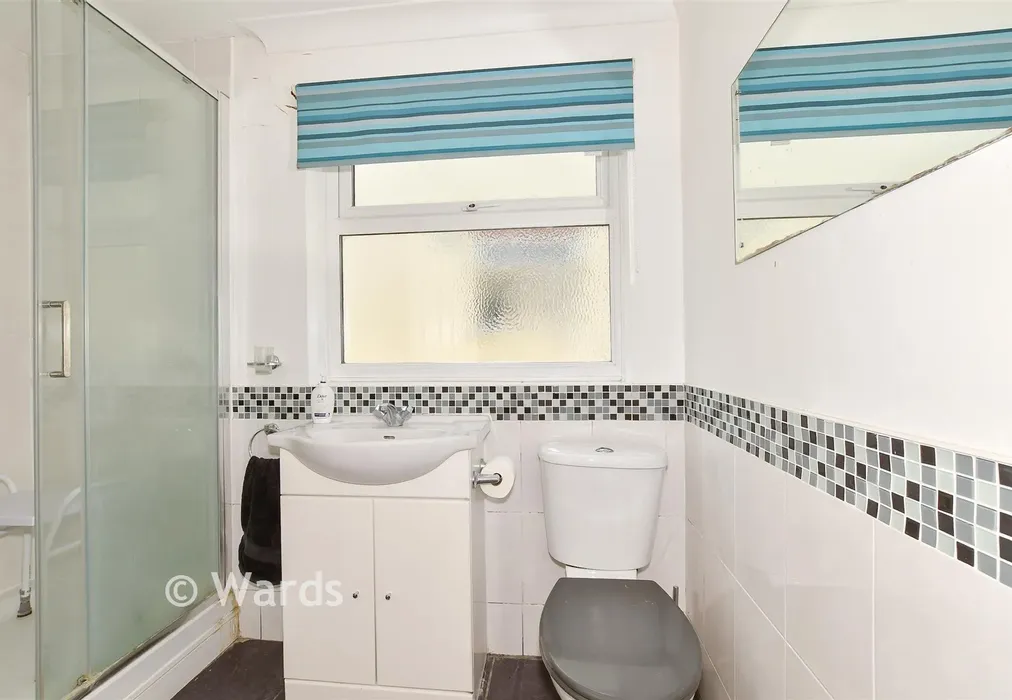Shower Room - Hampton Gardens, Herne Bay, Kent - Wards of Kent