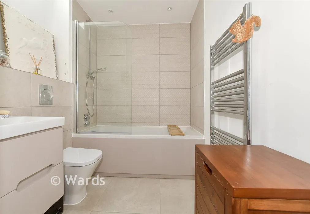 Bathroom - Tyler Walk, Canterbury, Kent - Wards of Kent