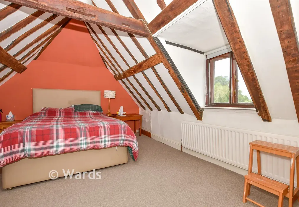 Bedroom 1 - High Street, Yalding, Kent - Wards of Kent