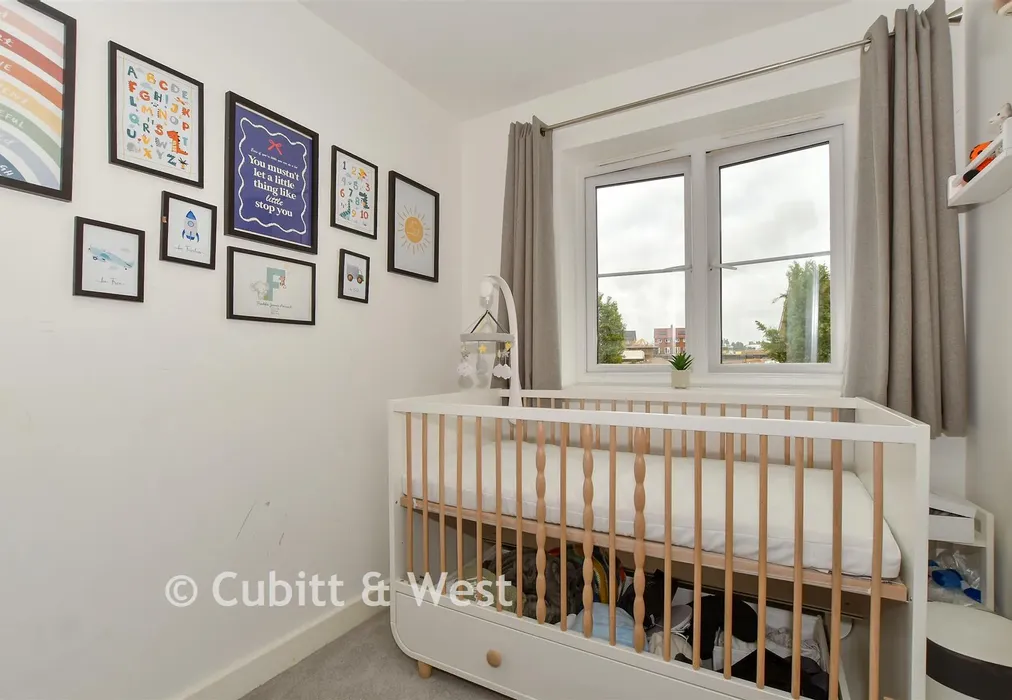 Bedroom 3 - Brewers Way, Faygate, Horsham, West Sussex - Wards of Kent