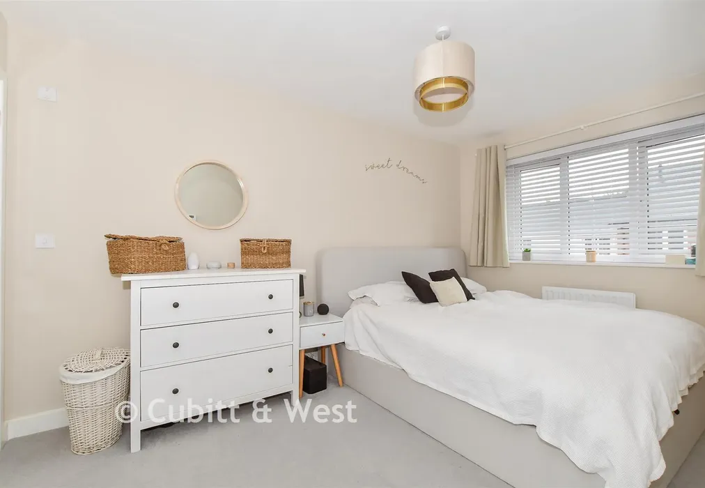 Bedroom 1 - Brewers Way, Faygate, Horsham, West Sussex - Wards of Kent