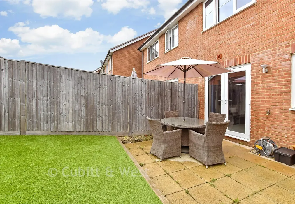 Rear Garden - Brewers Way, Faygate, Horsham, West Sussex - Wards of Kent