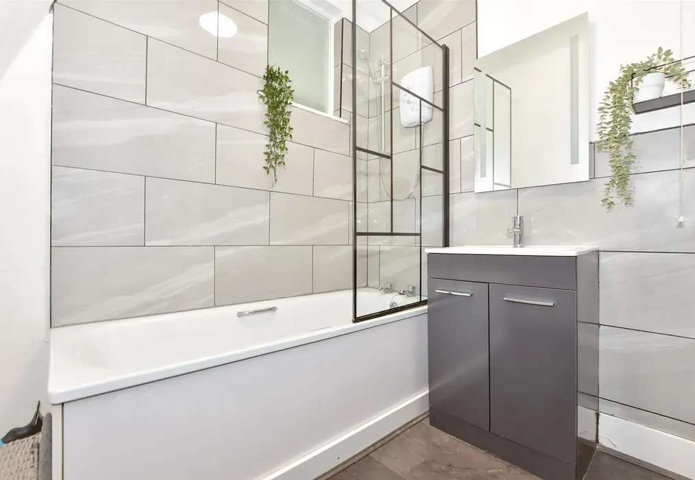 Bathroom - Augusta Gardens, Folkestone, Kent - Wards of Kent