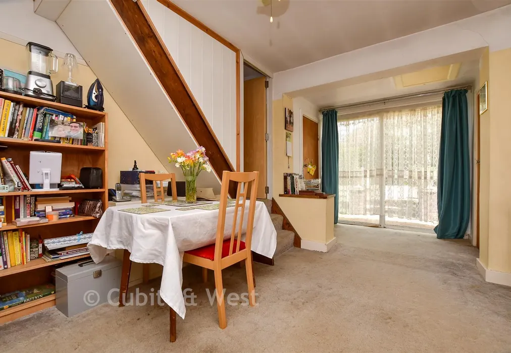 Entrance Hall - Ermyn Way, Leatherhead, Surrey - Wards of Kent