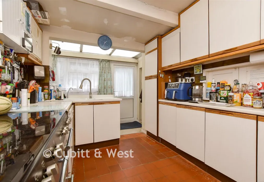 Kitchen - Ermyn Way, Leatherhead, Surrey - Wards of Kent