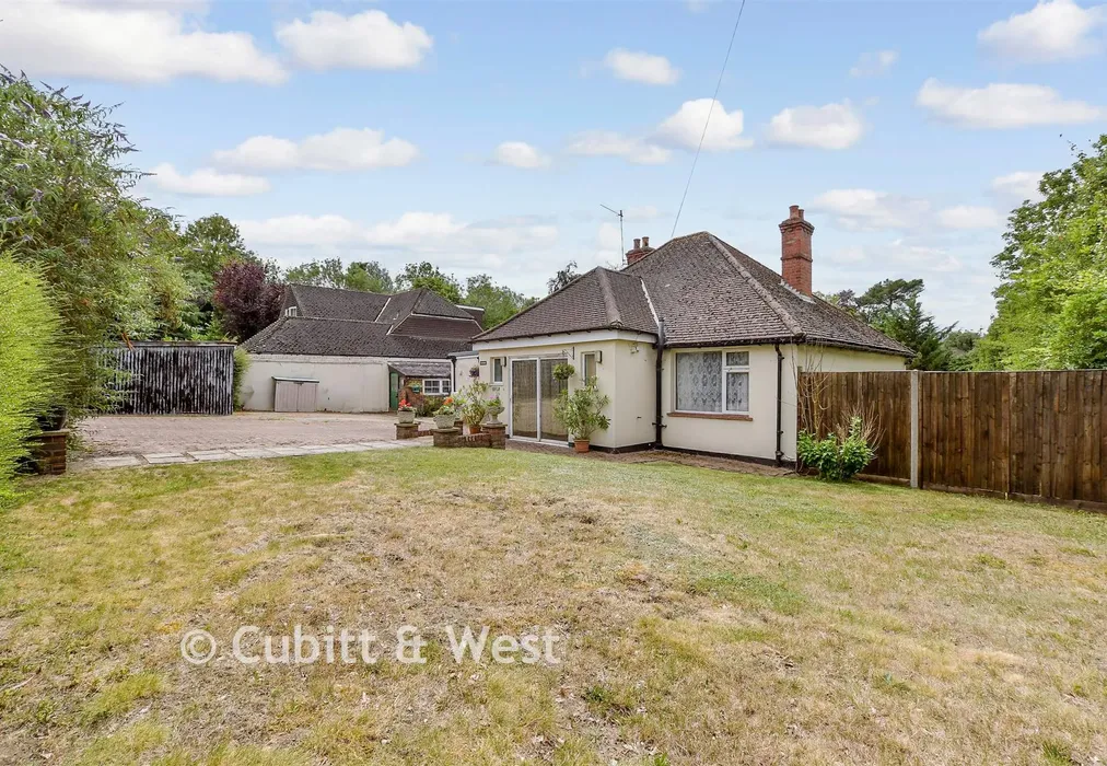 Front Garden - Ermyn Way, Leatherhead, Surrey - Wards of Kent