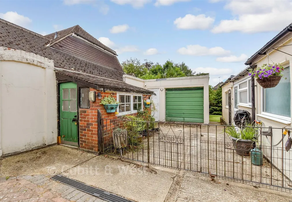 Workshop/Outbuildings - Ermyn Way, Leatherhead, Surrey - Wards of Kent