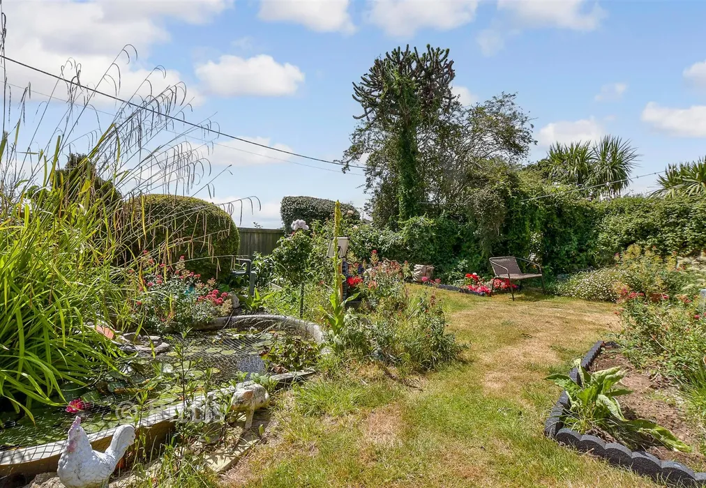 Rear Garden - Ronstan Gardens, Freshwater, Isle of Wight - Wards of Kent