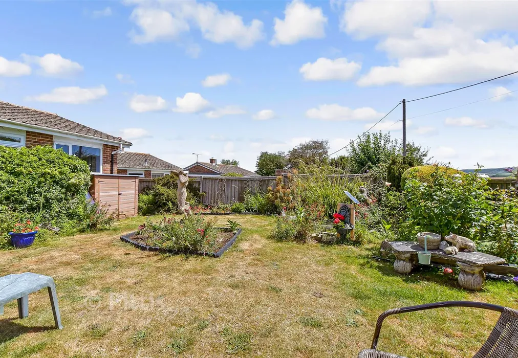 Rear Garden - Ronstan Gardens, Freshwater, Isle of Wight - Wards of Kent