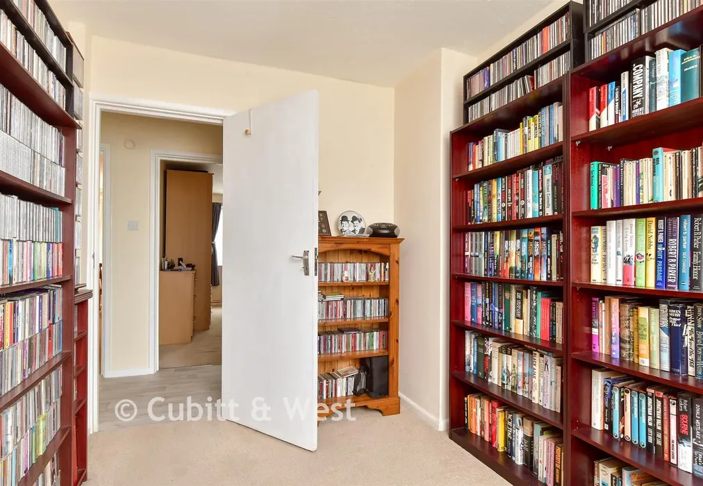 Bedroom 2 - Jupps Lane, Goring-By-Sea, Worthing, West Sussex - Wards of Kent