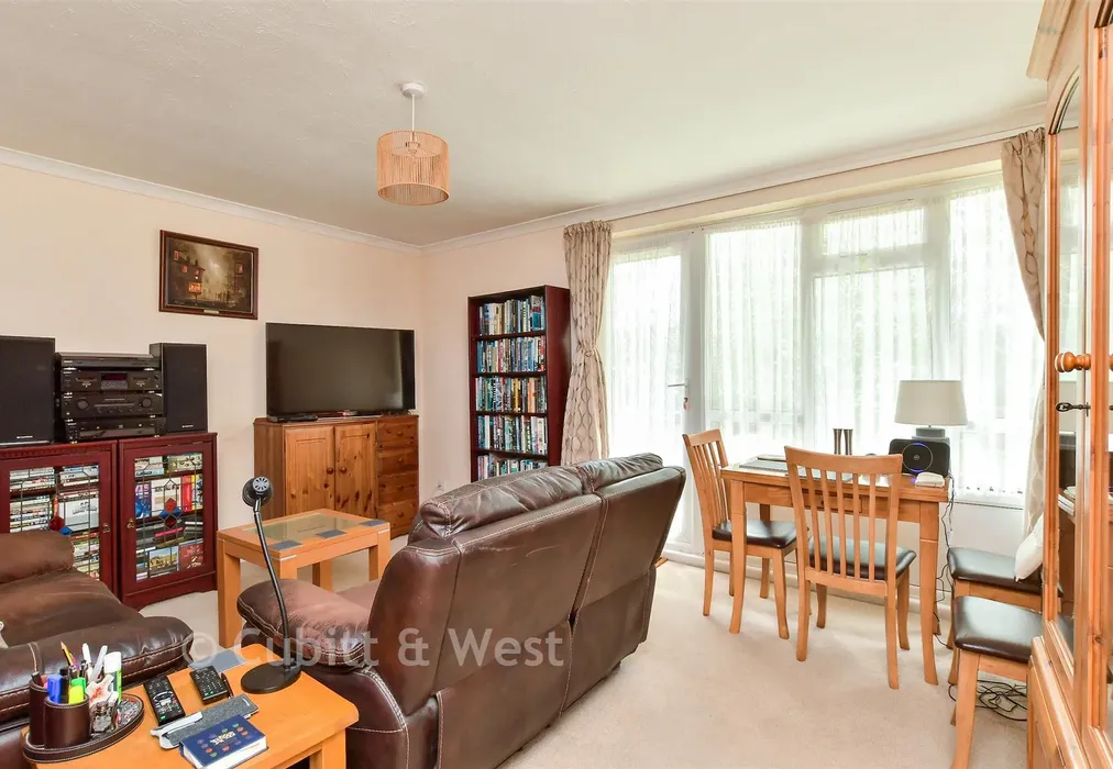 Lounge - Jupps Lane, Goring-By-Sea, Worthing, West Sussex - Wards of Kent