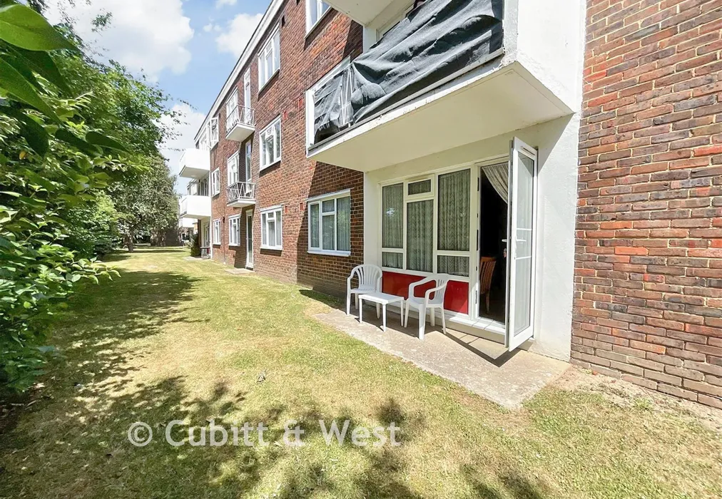 South Facing Terrace - Jupps Lane, Goring-By-Sea, Worthing, West Sussex - Wards of Kent