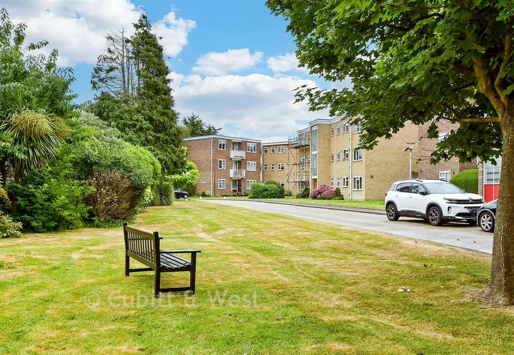 Communal Gardens - Jupps Lane, Goring-By-Sea, Worthing, West Sussex - Wards of Kent