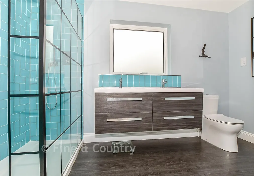En-Suite Shower Room - Lower Platts, Ticehurst, East Sussex - Wards of Kent