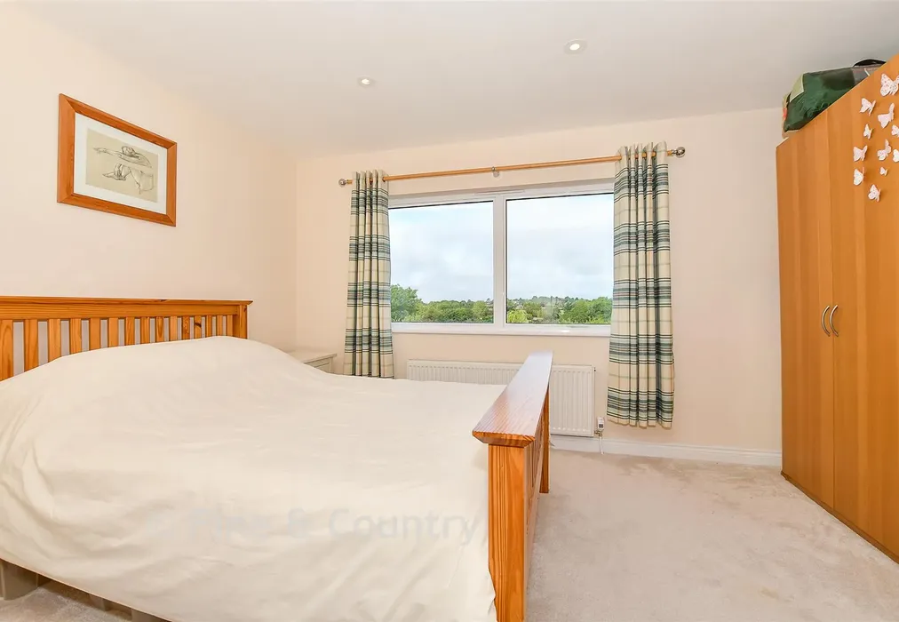 Bedroom 4 - Lower Platts, Ticehurst, East Sussex - Wards of Kent