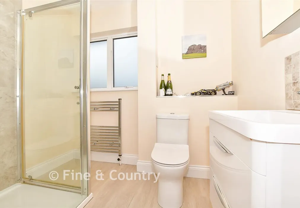 En-Suite Shower Room - Lower Platts, Ticehurst, East Sussex - Wards of Kent