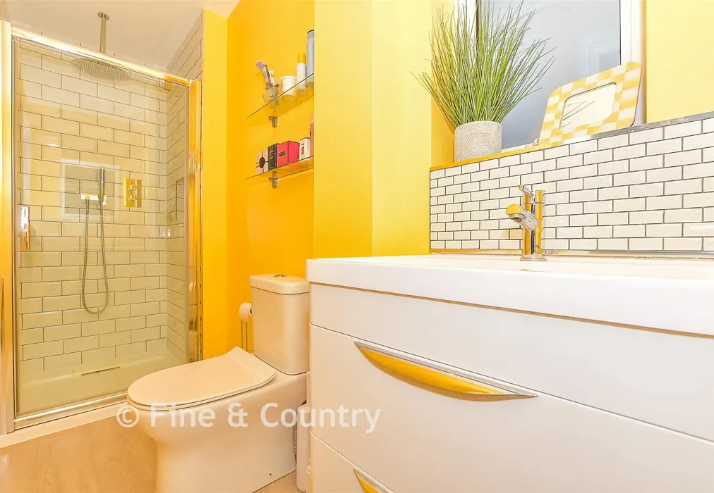 En-Suite Shower Room - Lower Platts, Ticehurst, East Sussex - Wards of Kent