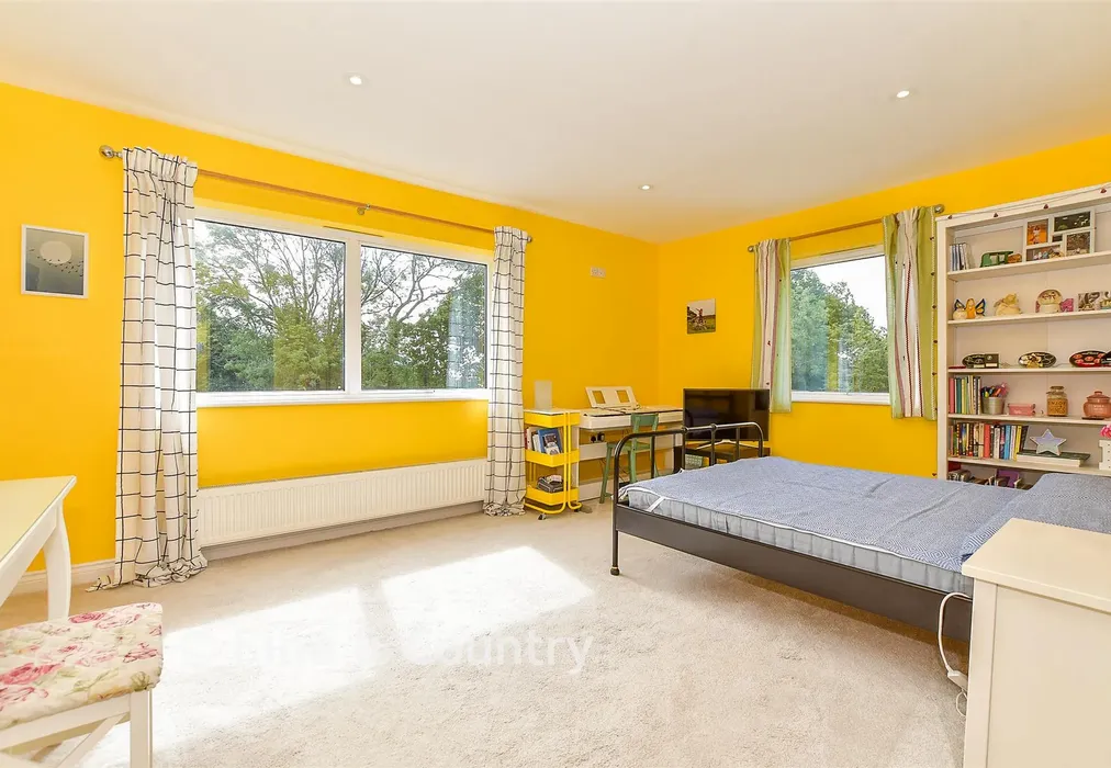Bedroom 2 - Lower Platts, Ticehurst, East Sussex - Wards of Kent