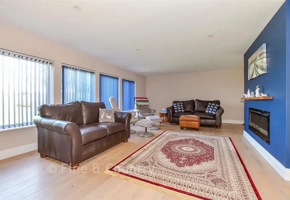 Family Room - Lower Platts, Ticehurst, East Sussex - Wards of Kent