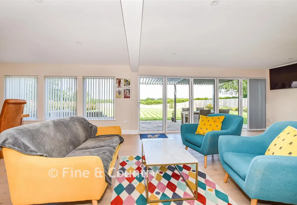Living/ Dining Area - Lower Platts, Ticehurst, East Sussex - Wards of Kent