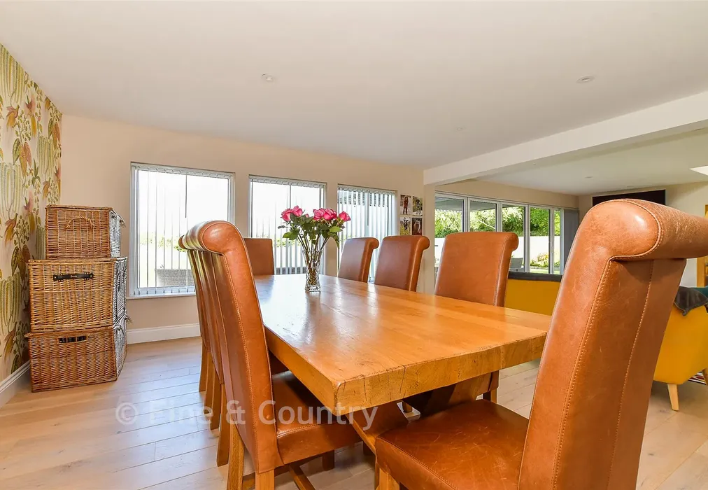 Living/ Dining Area - Lower Platts, Ticehurst, East Sussex - Wards of Kent
