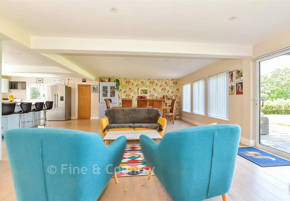 Living/ Dining Area - Lower Platts, Ticehurst, East Sussex - Wards of Kent