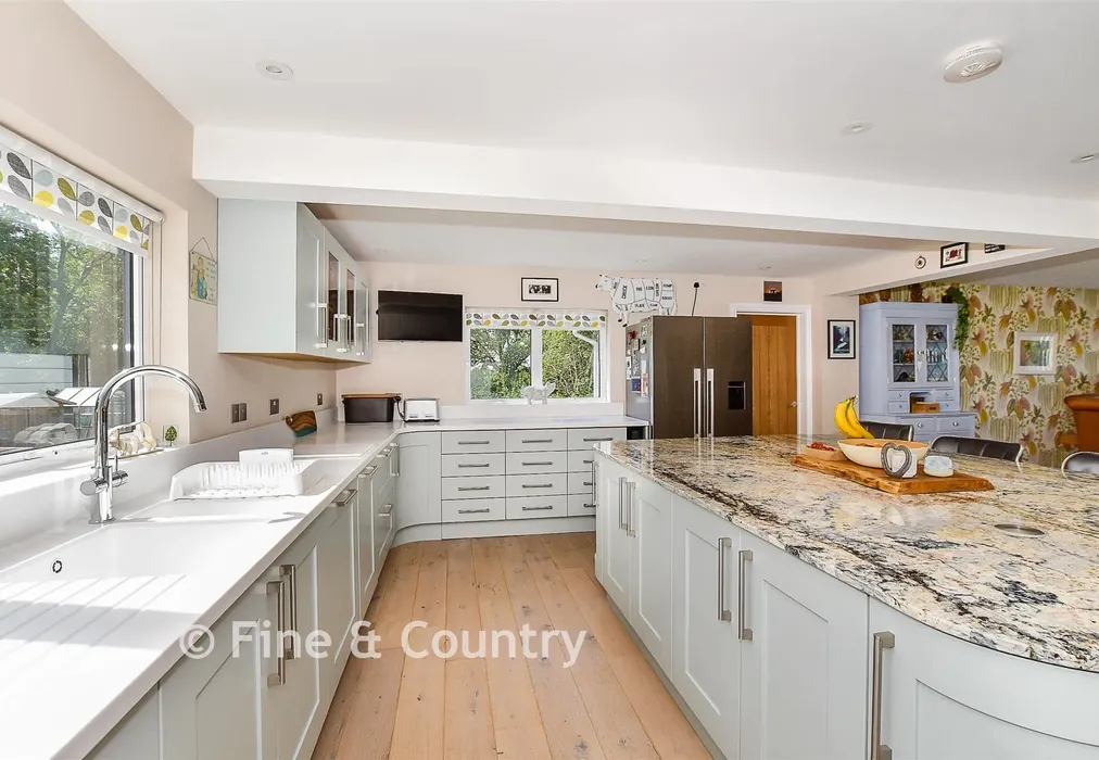 Kitchen - Lower Platts, Ticehurst, East Sussex - Wards of Kent