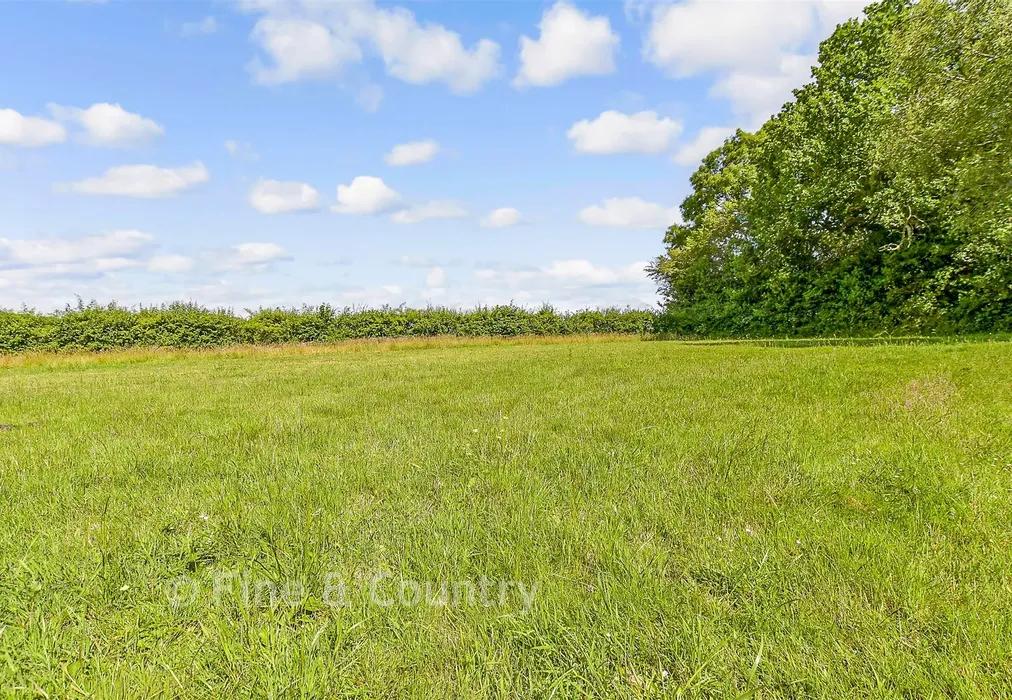 Rear Garden - Lower Platts, Ticehurst, East Sussex - Wards of Kent