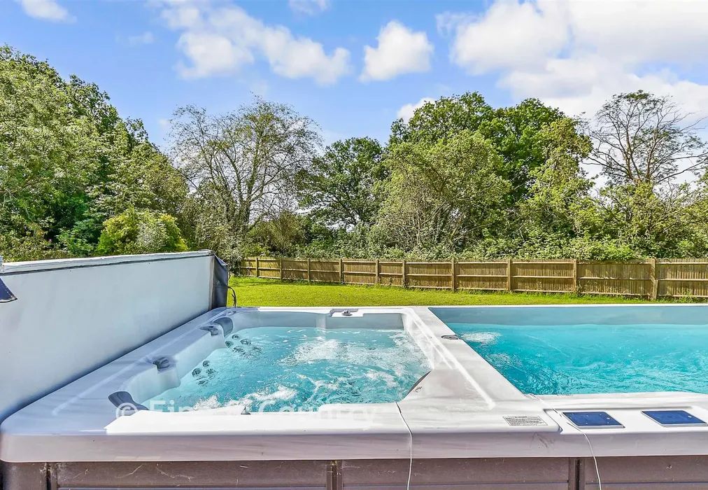 External Lifestyle Photograph - Lower Platts, Ticehurst, East Sussex - Wards of Kent