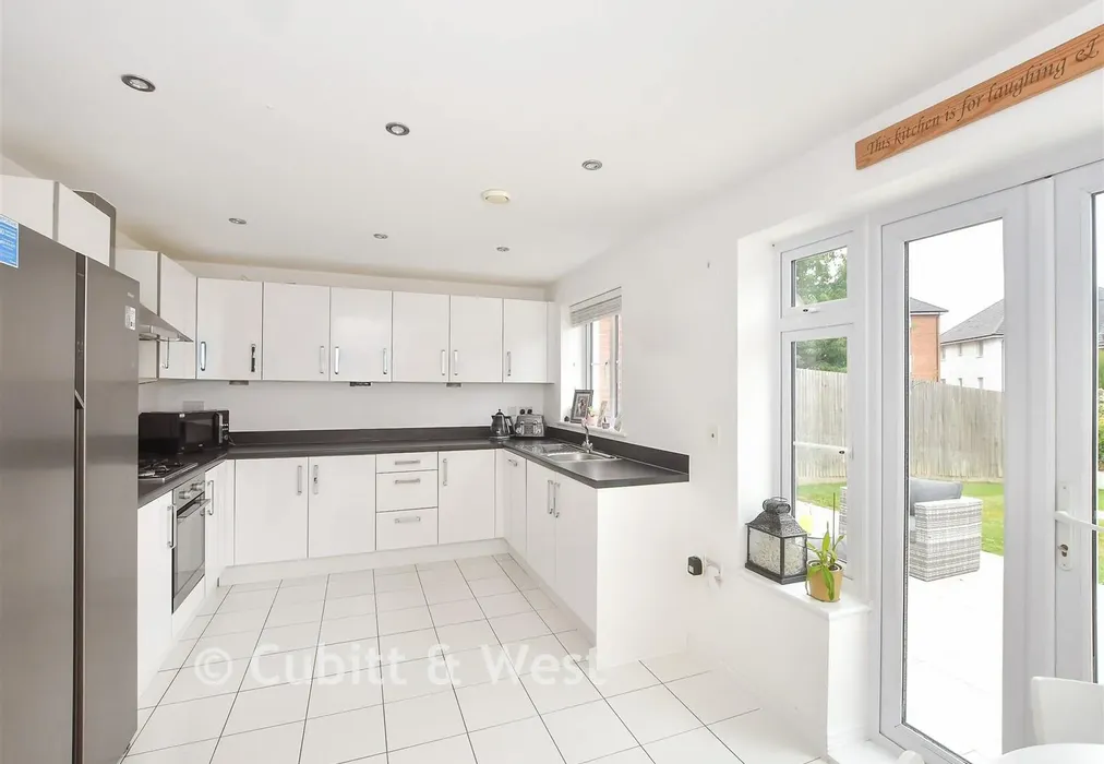 Kitchen/Breakfast Room. - Cedar Avenue, Haywards Heath, West Sussex - Wards of Kent