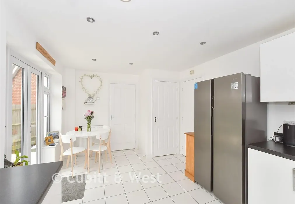 Kitchen/Breakfast Room. - Cedar Avenue, Haywards Heath, West Sussex - Wards of Kent