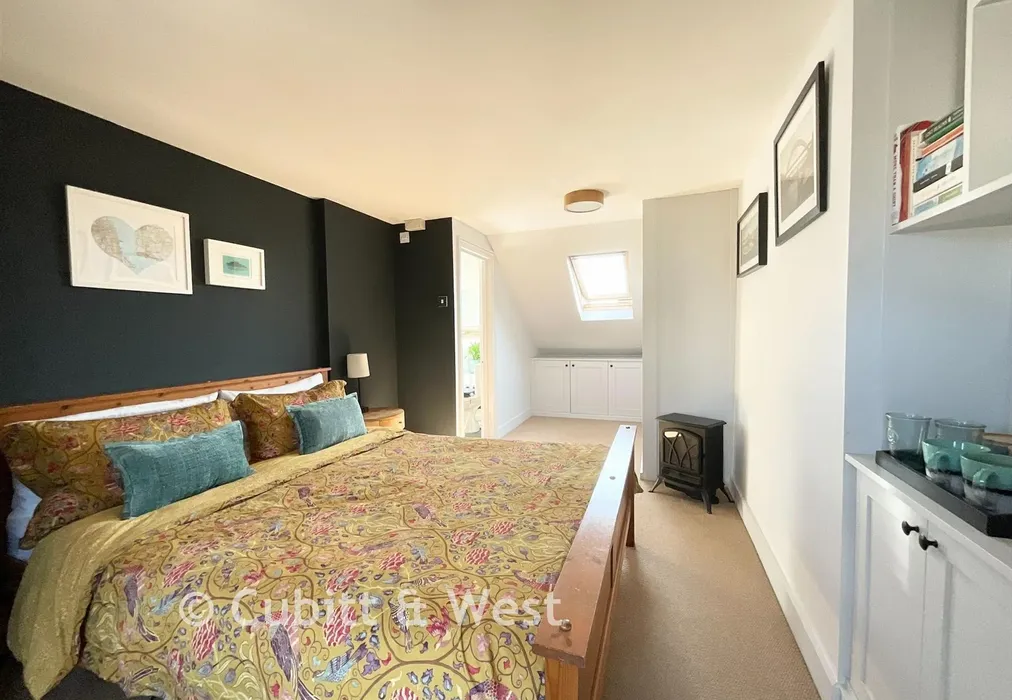 Bed 1 - Ashdown Road, Worthing, West Sussex - Wards of Kent