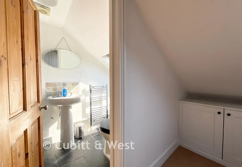 En-Suite / Dressing Area - Ashdown Road, Worthing, West Sussex - Wards of Kent
